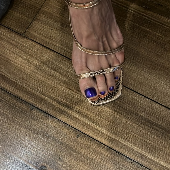 gold strappy sandals with block heels - Picture 2 of 6